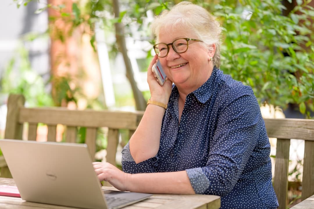 Licensed Medicare advisor helping senior couple